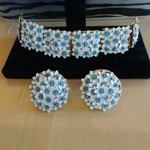 Vtg blue and white flower bracelet and earring set